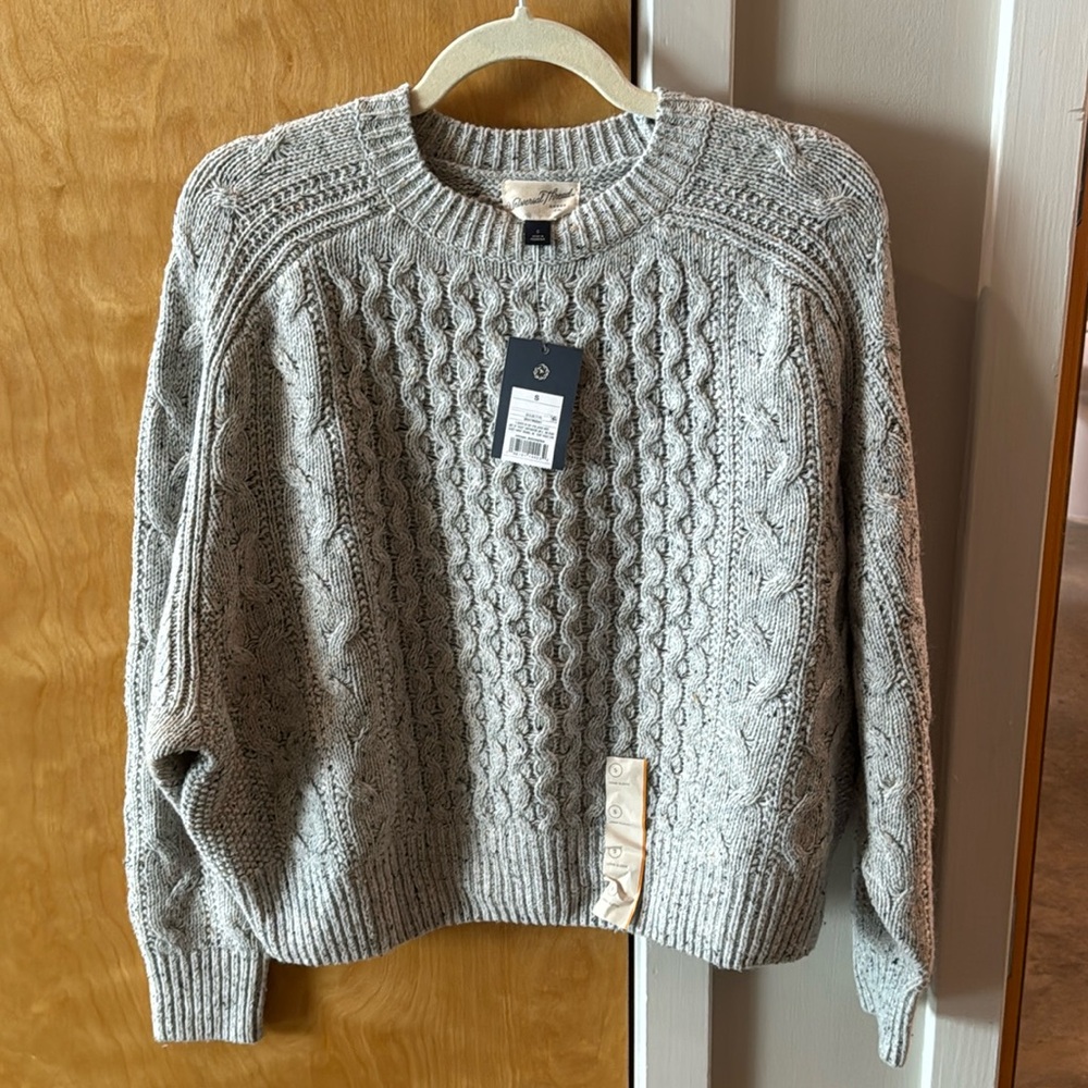 NWT Universal Thread Crewneck Gray Sweater